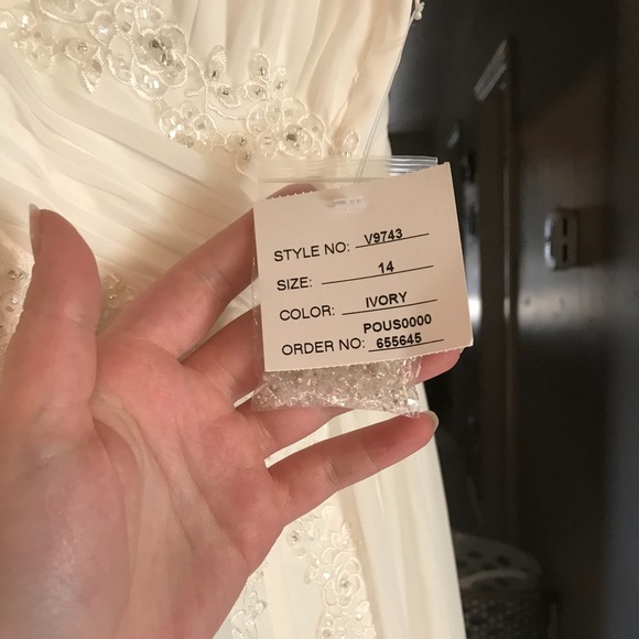 Wedding Dress - Picture 4 of 5